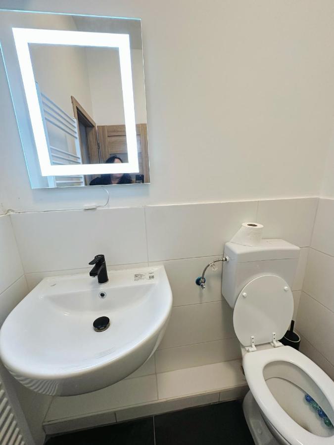 2 Schlafenzimmer Waschmaschine Eller Düsseldorf Eksteriør billede